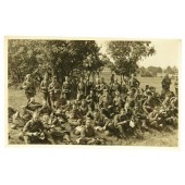 Duitse soldaten poseren bij de rust tijdens de compagnietraining. Vooroorlogse tijd.